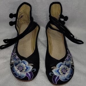 Asian themed black and blue flower flats